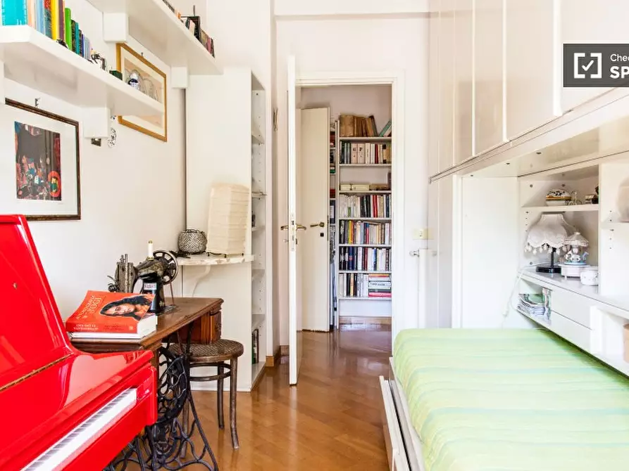 Immagine 3 di Camera condivisa in affitto  in Via Coviello a Roma