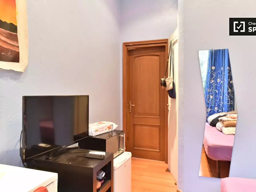 Immagine 19 di Camera condivisa in affitto  in Via Muzio Attendolo, 00176 Roma RM, Italy a Roma
