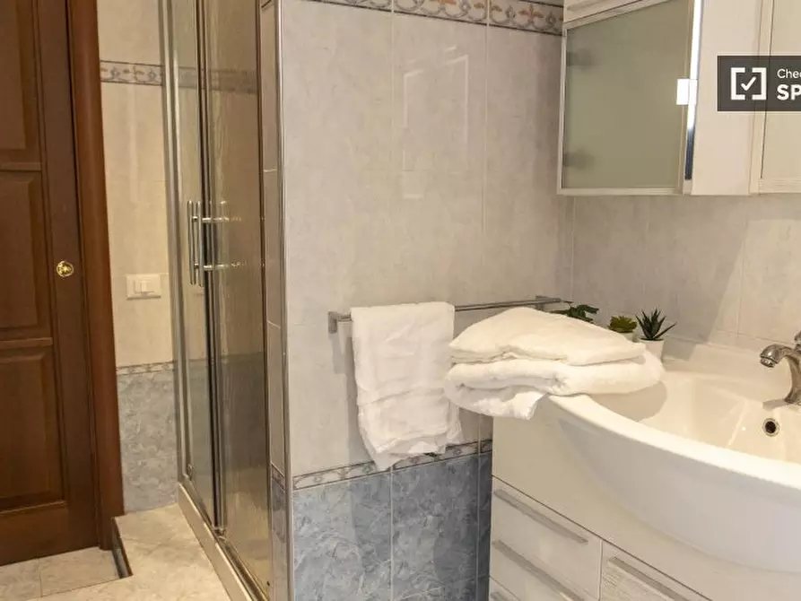 Immagine 12 di Camera condivisa in affitto  in Viale Ippocrate a Roma