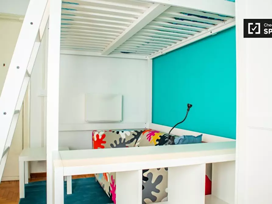 Immagine 2 di Camera condivisa in affitto  in Via Alfredo Catalani a Roma