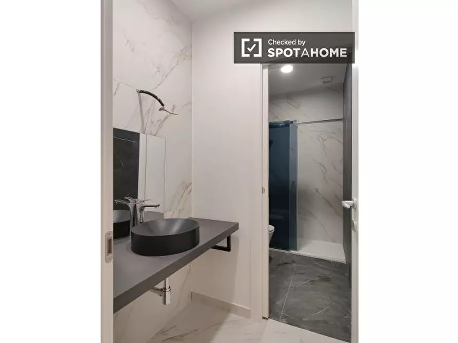 Immagine 14 di Camera condivisa in affitto  in Via delle Forze Armate a Milano