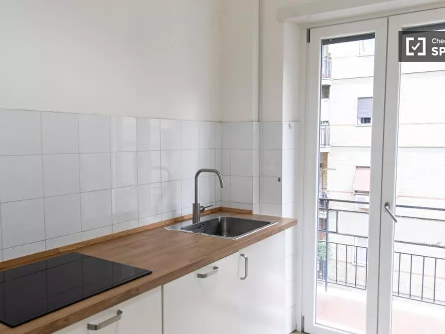 Immagine 9 di Appartamento in affitto  in Via Badia di Cava a Roma