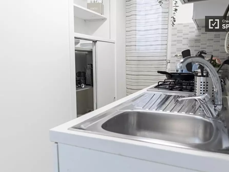 Immagine 11 di Camera condivisa in affitto  in Via in Selci a Roma