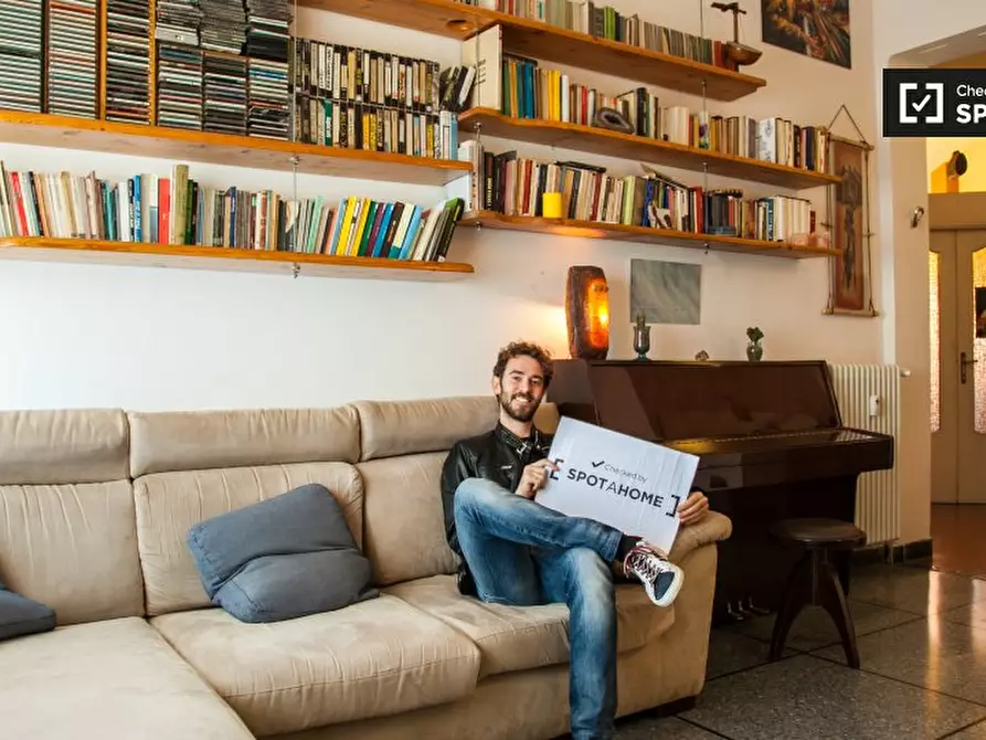 Immagine 8 di Camera condivisa in affitto  in Piazza di Villa Fiorelli a Roma