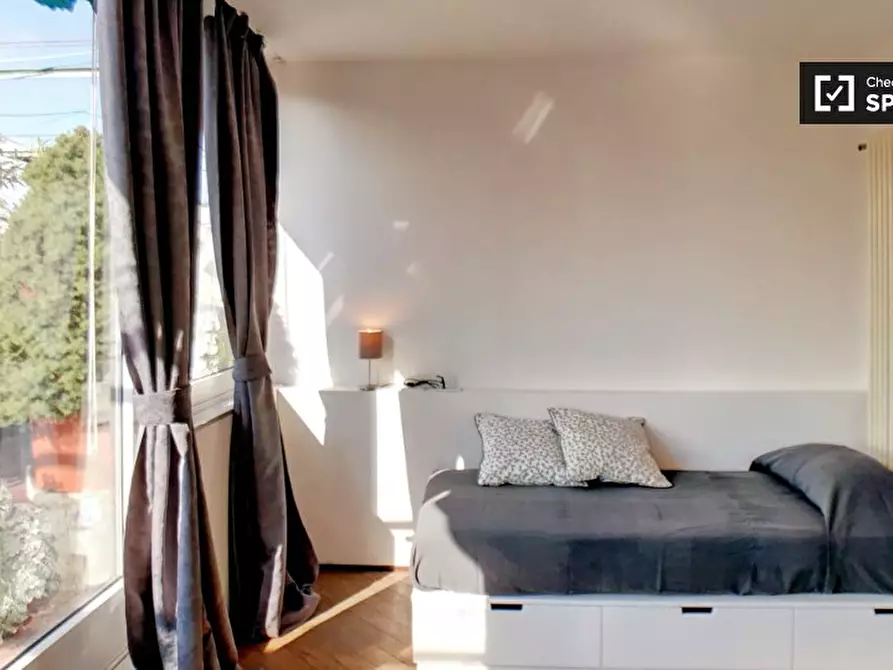 Immagine 2 di Camera condivisa in affitto  in Via Teodosio a Milano