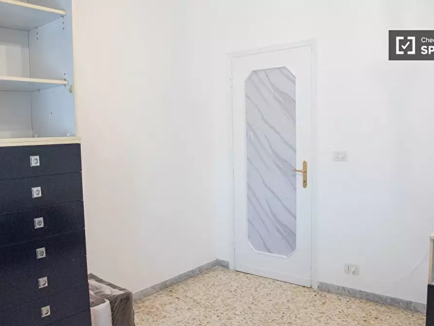 Immagine 3 di Camera condivisa in affitto  in Via Orbassano a Roma
