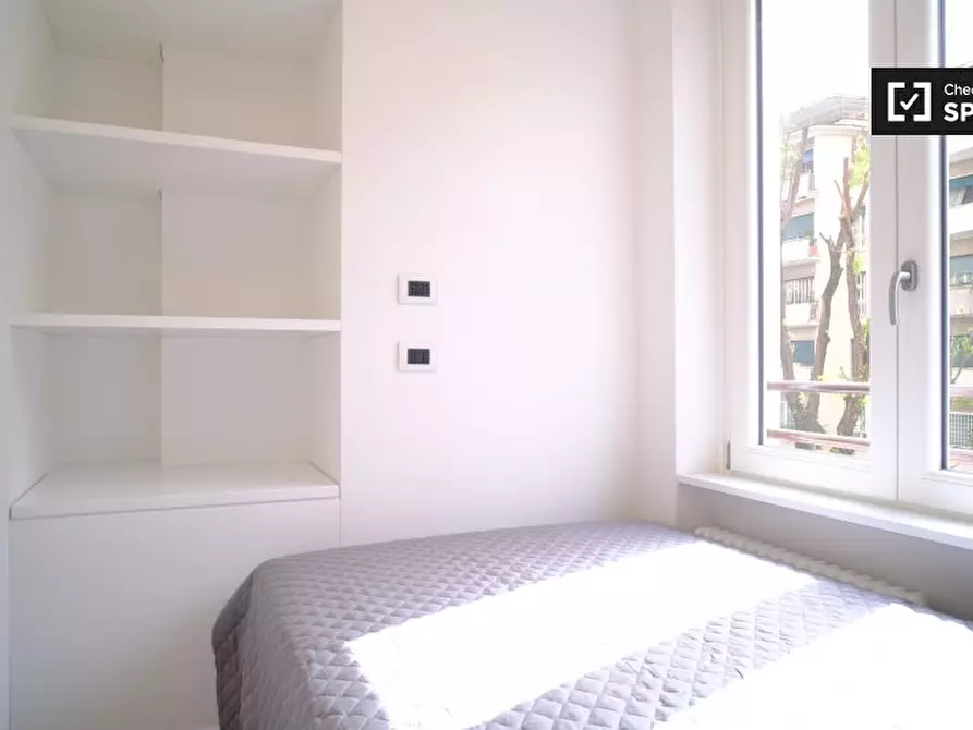Immagine 3 di Camera condivisa in affitto  in Largo Ettore Marchiafava a Roma