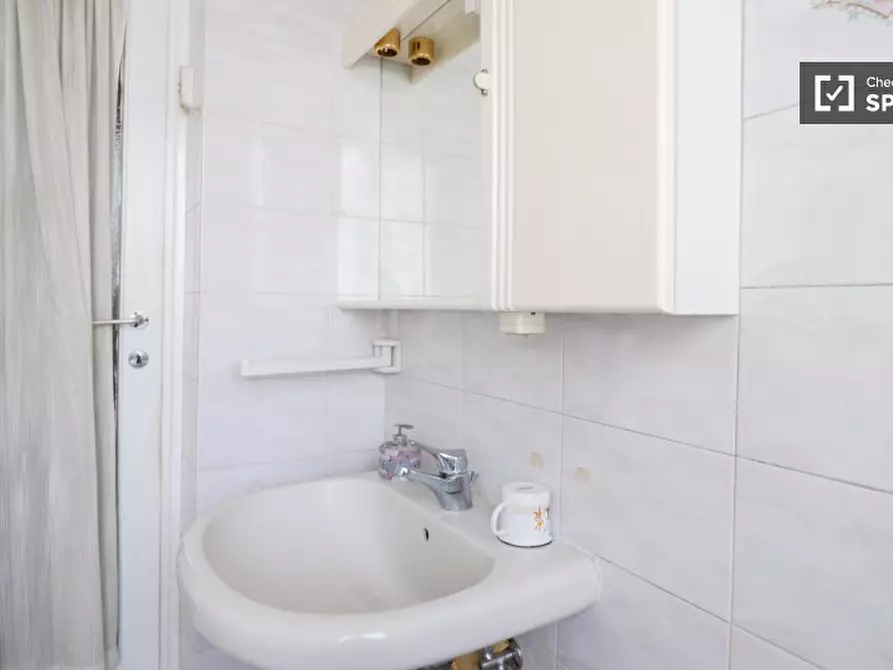 Immagine 15 di Camera condivisa in affitto  in Via Martinengo a Milano