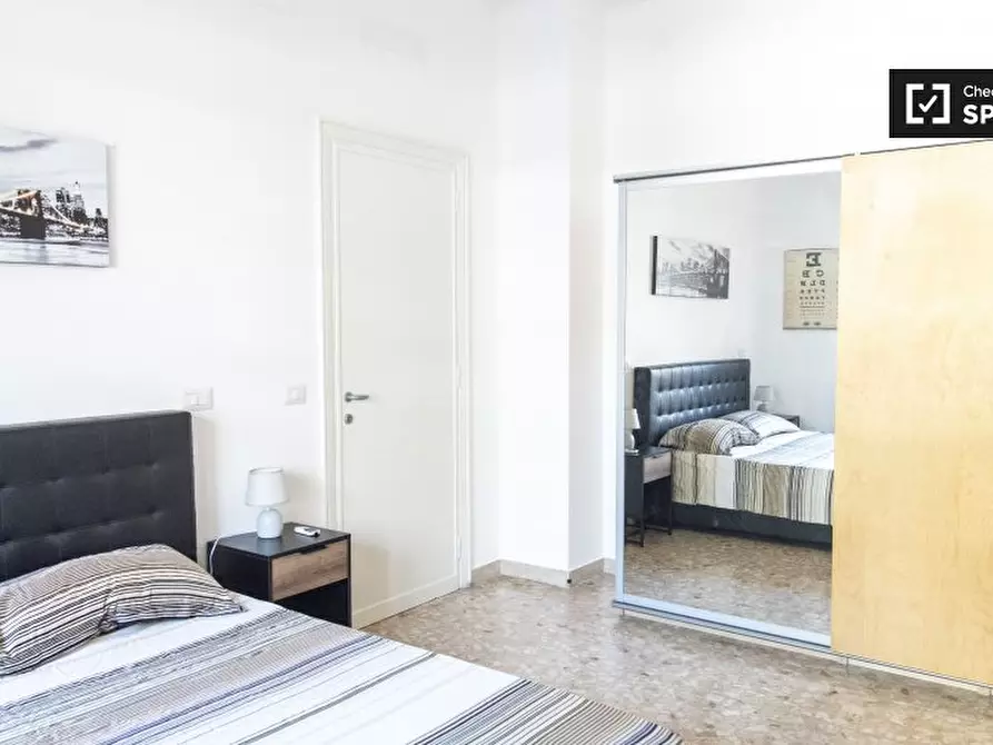 Immagine 4 di Camera condivisa in affitto  in Via Anastasio II a Roma