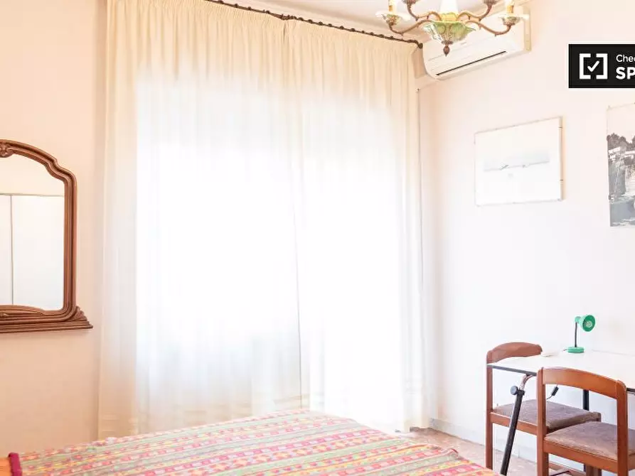 Immagine 3 di Camera condivisa in affitto  in Via Castroregio a Roma