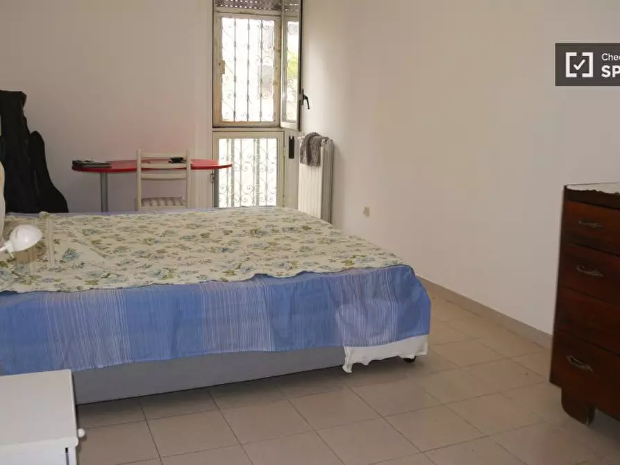 Immagine 2 di Camera condivisa in affitto  in Via Giuseppe de Robertis a Roma