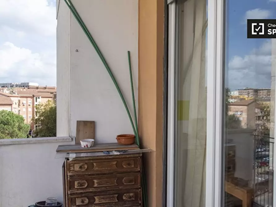 Immagine 16 di Camera condivisa in affitto  in Viale Palmiro Togliatti a Roma
