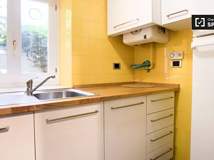 Immagine 12 di Appartamento in affitto  in Via di S. Martino Ai Monti a Roma