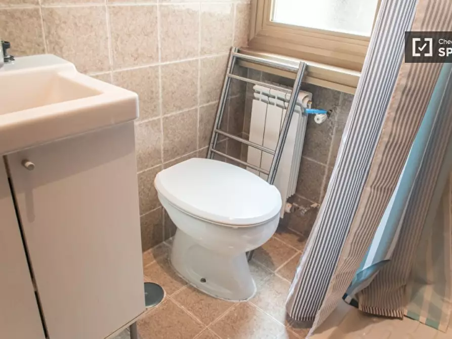 Immagine 9 di Camera condivisa in affitto  in Via Caprese a Roma