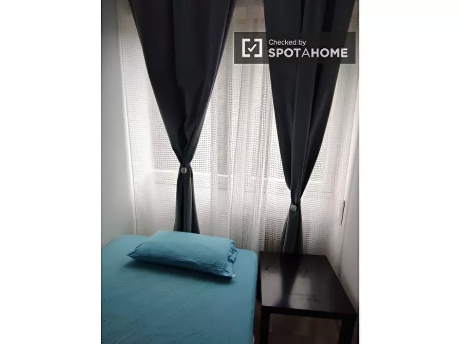 Immagine 6 di Camera condivisa in affitto  in Via Lero, 00144 Roma RM, Italy a Roma