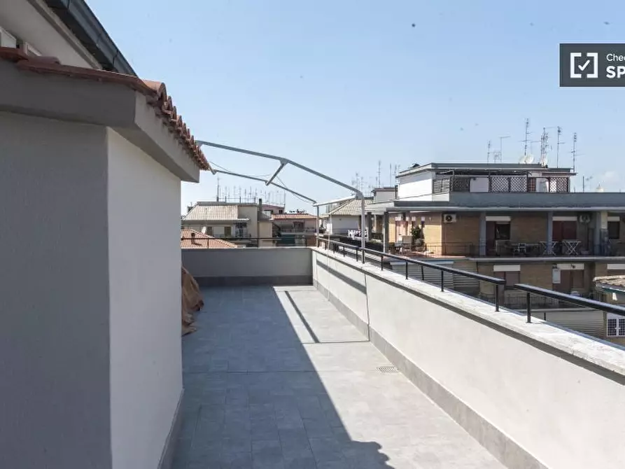 Immagine 15 di Appartamento in affitto  in Via Pietro Maffi a Roma