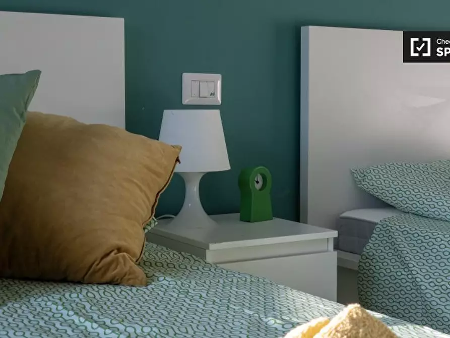 Immagine 3 di Camera condivisa in affitto  in Via Francesco Baracca a Sesto San Giovanni