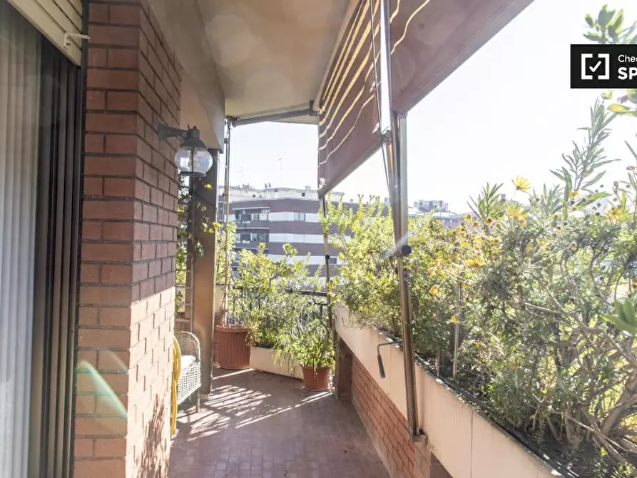 Immagine 12 di Camera condivisa in affitto  in Viale Cesare Pavese a Roma