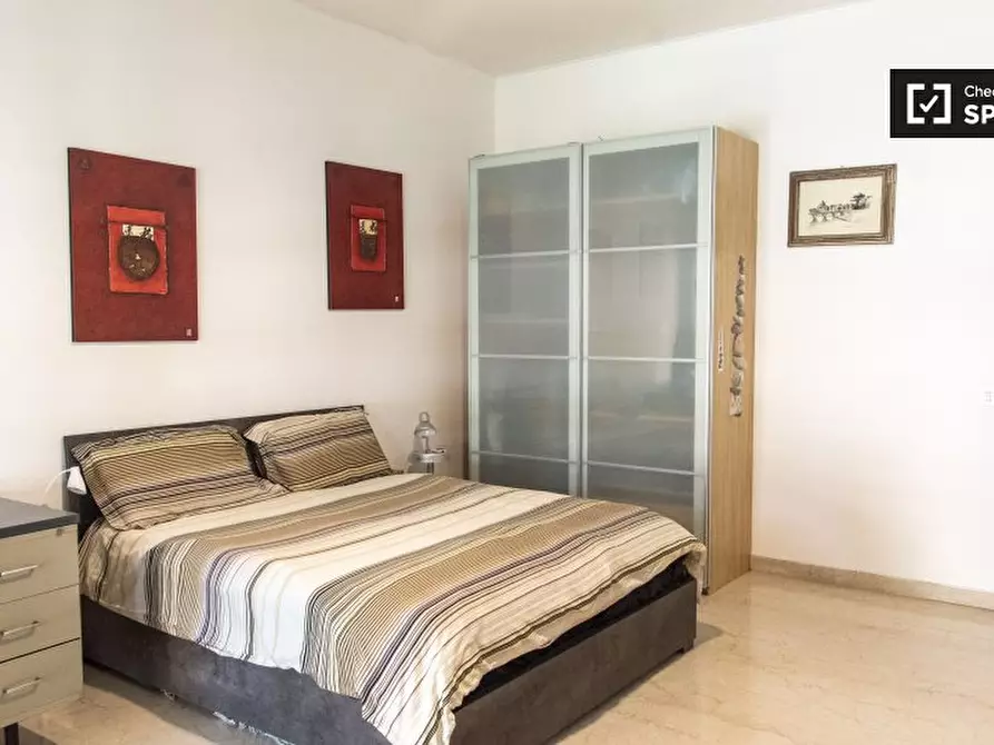 Immagine 3 di Camera condivisa in affitto  in Via Anastasio II a Roma