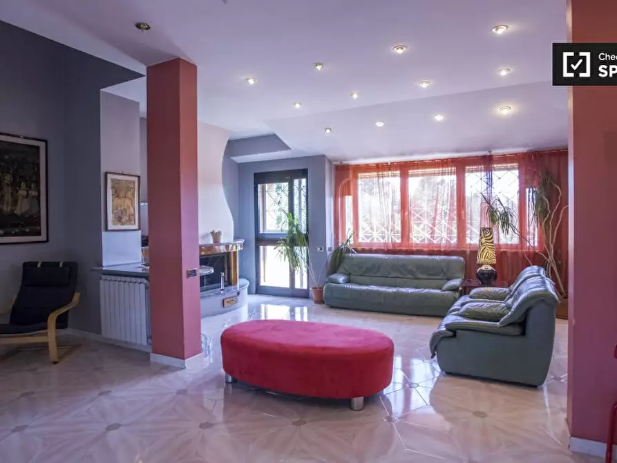 Immagine 6 di Appartamento in affitto  in Via Del fosso di Fioranello a Roma