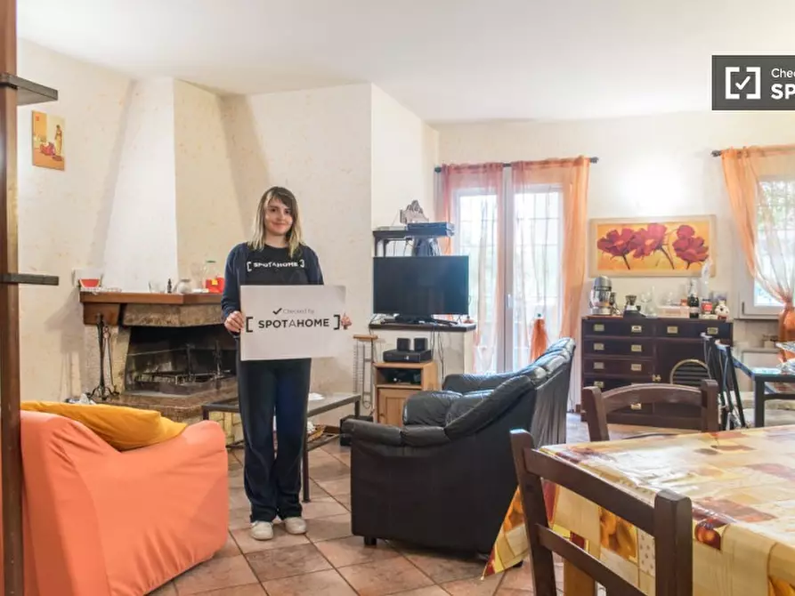 Immagine 8 di Camera condivisa in affitto  in Via dei Macarani a Roma