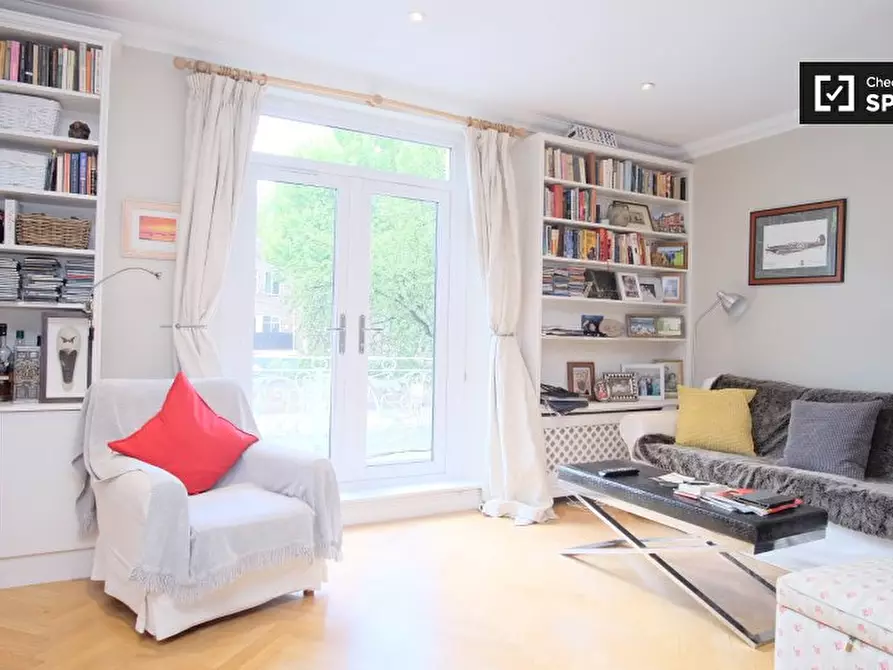 Immagine 5 di Appartamento in affitto  in Kensington High St, Kensington, London W8 6NW, UK a Kensington