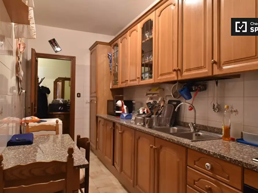 Immagine 8 di Camera condivisa in affitto  in Via Masurio Sabino, 00175 Roma RM, Italy a Roma