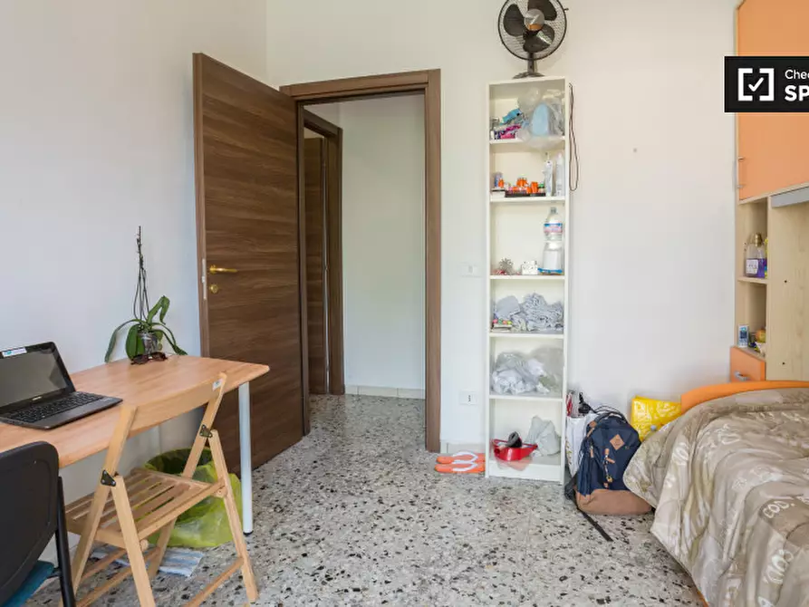 Immagine 2 di Camera condivisa in affitto  in Via Achille Feraboli a Milano