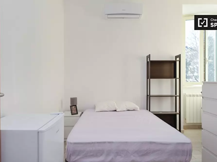 Immagine 3 di Camera condivisa in affitto  in Via dei Sulpici a Roma