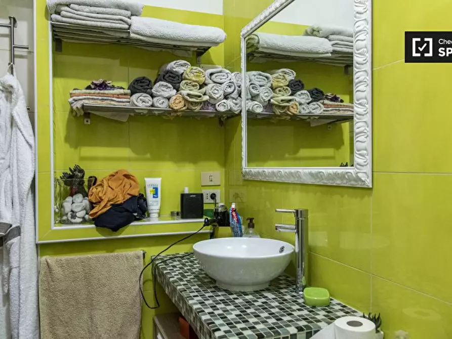 Immagine 15 di Camera condivisa in affitto  in Via dei Gelsi a Roma