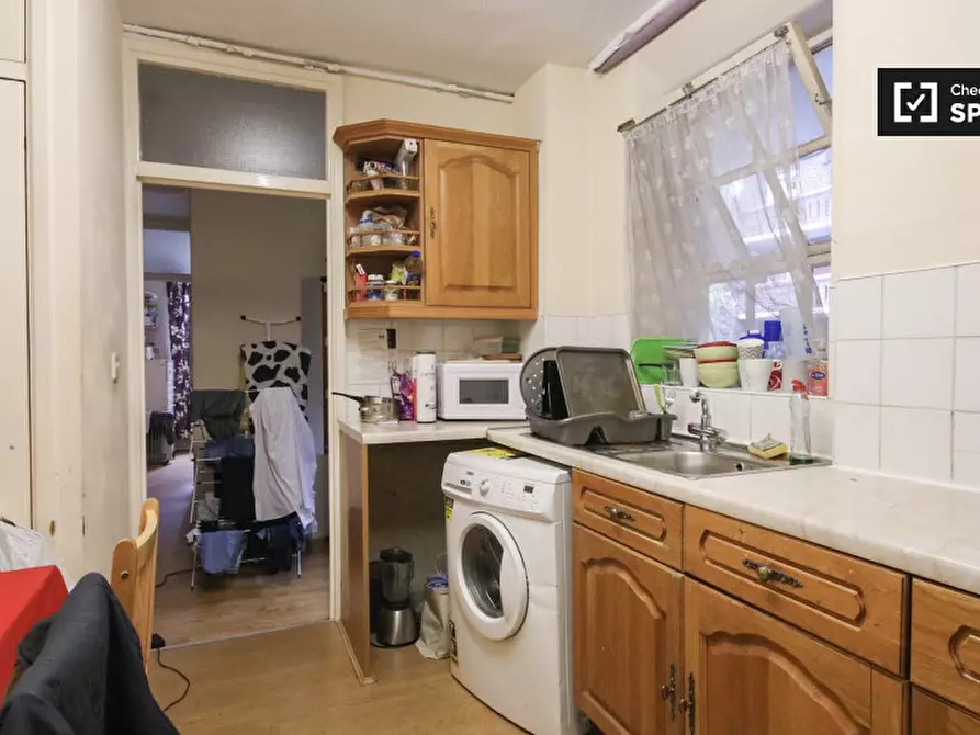 Immagine 4 di Camera condivisa in affitto  in Tadema House, Penford Street a Paddington