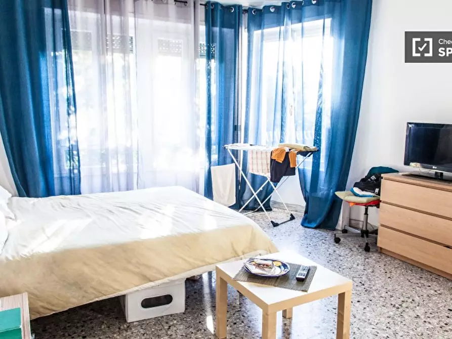 Immagine 2 di Camera condivisa in affitto  in Viale di Trastevere a Roma