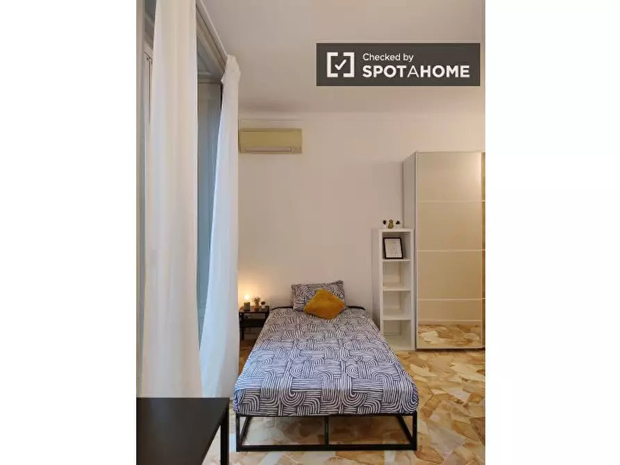 Immagine 3 di Camera condivisa in affitto  in Via Plinio a Milano