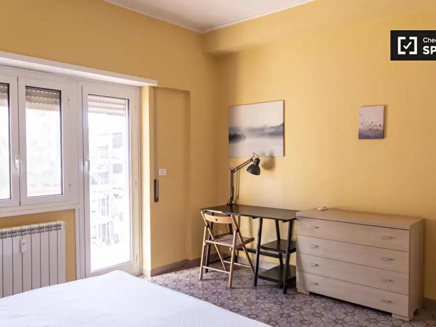 Immagine 2 di Camera condivisa in affitto  in Via Antonino Pio a Roma