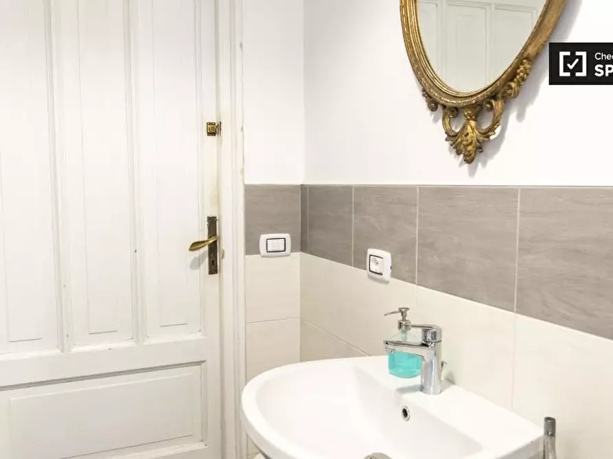 Immagine 12 di Camera condivisa in affitto  in Viale Glorioso a Roma