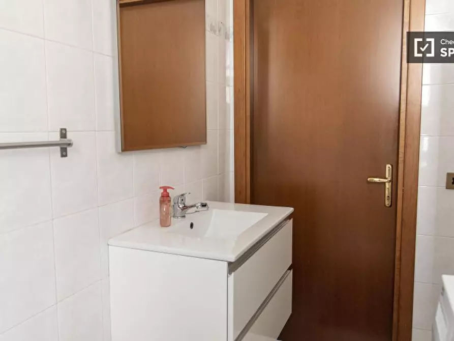 Immagine 4 di Appartamento in affitto  in Via Giovanni da Castel Bolognese a Roma