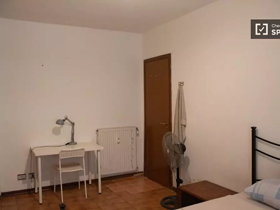 Immagine 3 di Camera condivisa in affitto  in Via Libero Leonardi a Roma