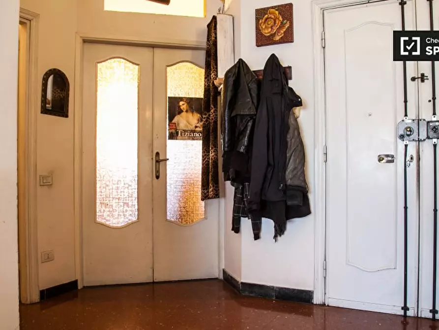Immagine 16 di Camera condivisa in affitto  in Piazza di Villa Fiorelli a Roma