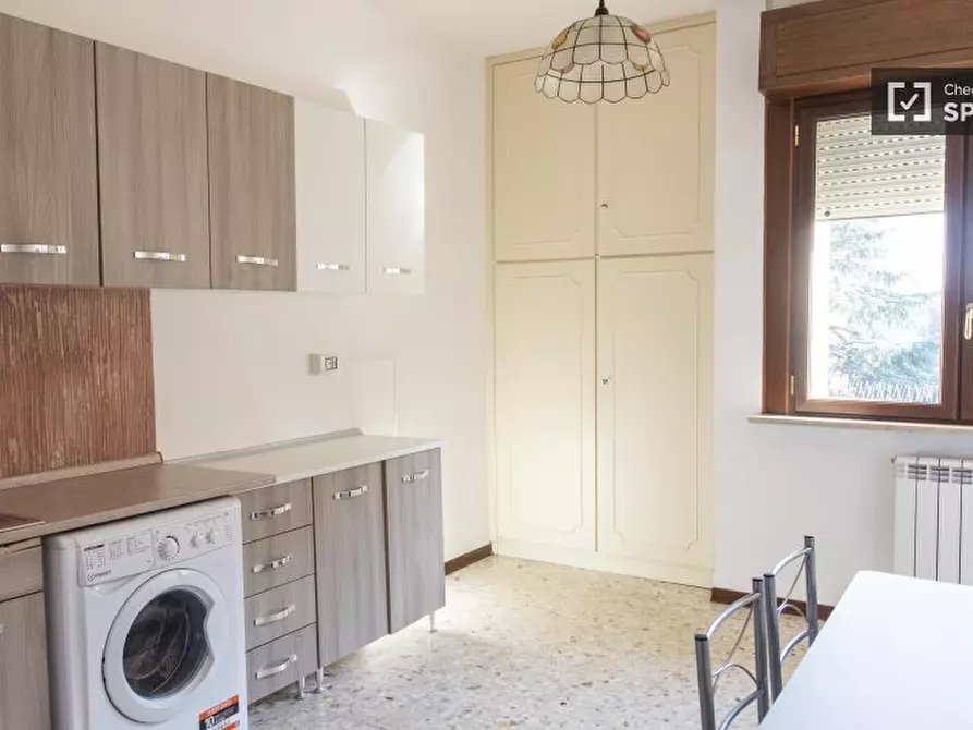 Immagine 5 di Camera condivisa in affitto  in Largo Valerio Bacigalupo a Roma