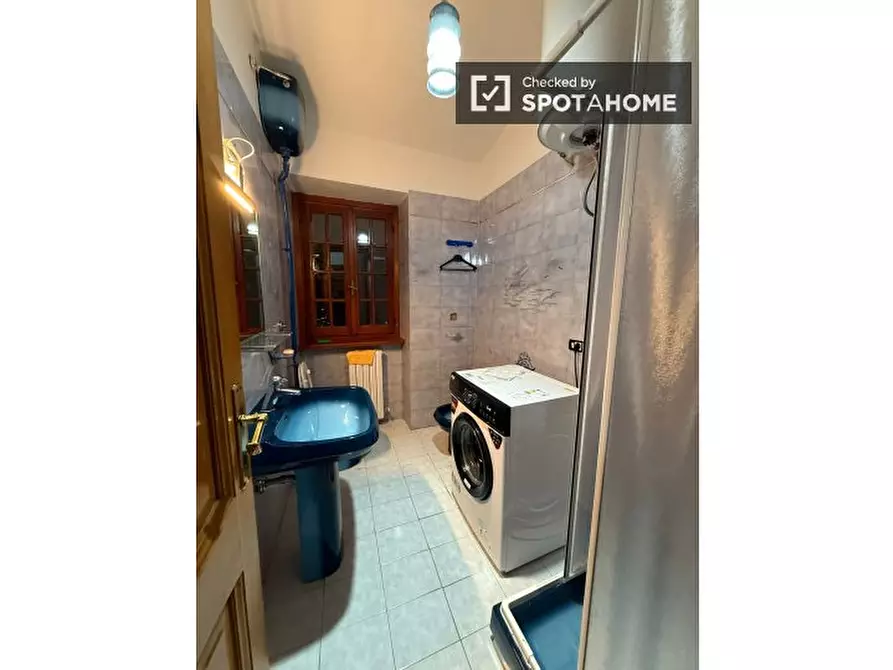 Immagine 7 di Camera condivisa in affitto  in Via Argusto a Roma