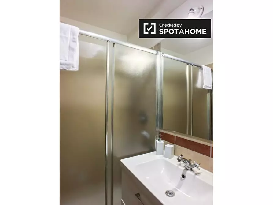 Immagine 3 di Camera condivisa in affitto  in Via Cincinnato, 00175 Roma RM, Italy a Roma