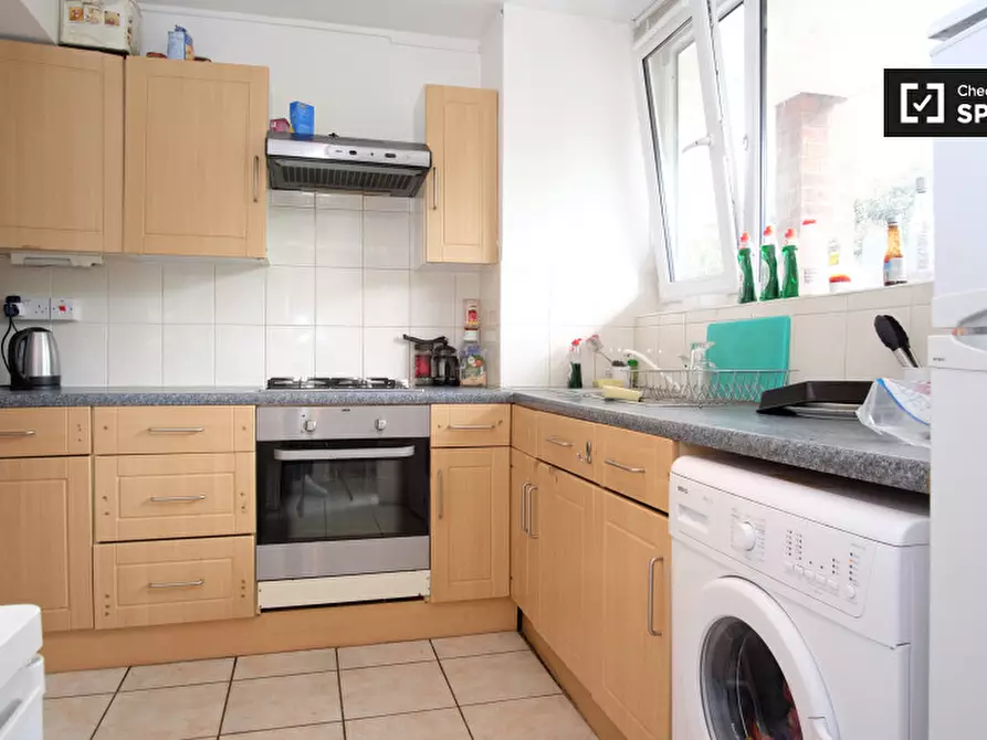 Immagine 3 di Camera condivisa in affitto  in Fontley Way a Wandsworth