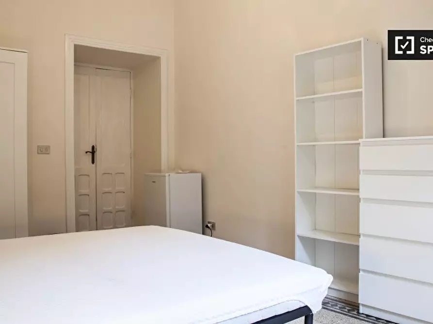 Immagine 3 di Camera condivisa in affitto  in Largo Magnagrecia a Roma