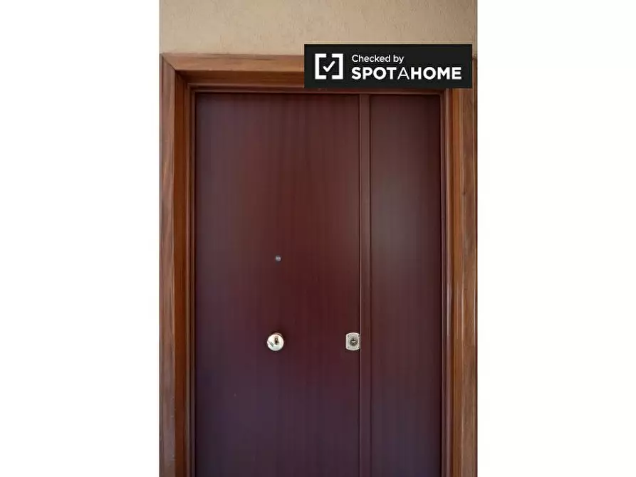 Immagine 15 di Camera condivisa in affitto  in Via Castroregio a Roma