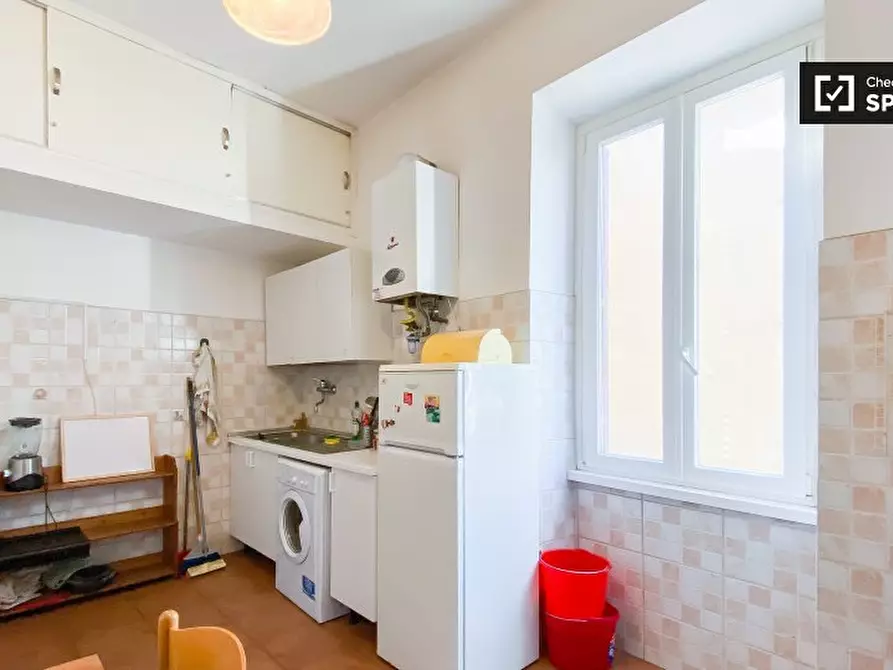 Immagine 12 di Camera condivisa in affitto  in Via Massaciuccoli a Roma