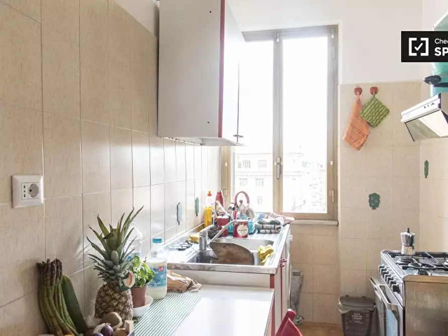 Immagine 11 di Camera condivisa in affitto  in Via Sinuessa a Roma