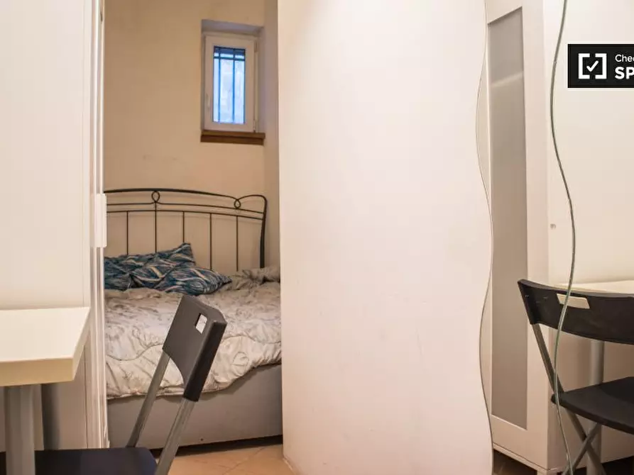 Immagine 12 di Camera condivisa in affitto  in Vicolo del Vicario, 00165 Roma RM, Italy a Roma