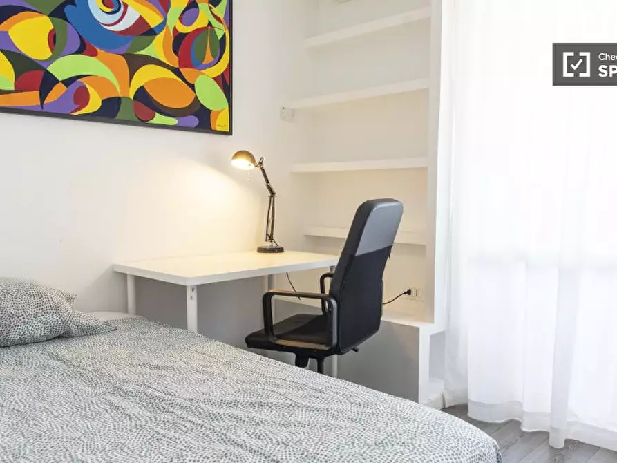 Immagine 3 di Camera condivisa in affitto  in Viale Eretum a Roma