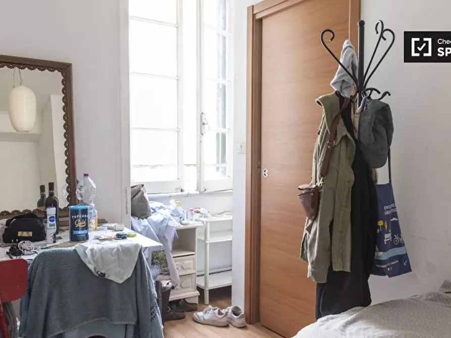 Immagine 4 di Camera condivisa in affitto  in Via Camilla a Roma