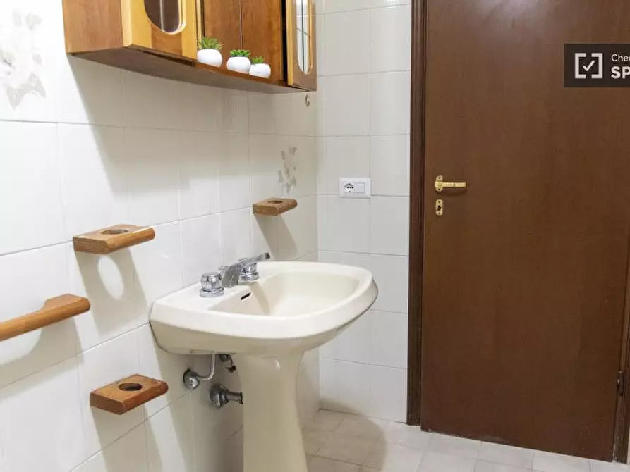 Immagine 15 di Camera condivisa in affitto  in Via Aleardo Aleardi a Roma